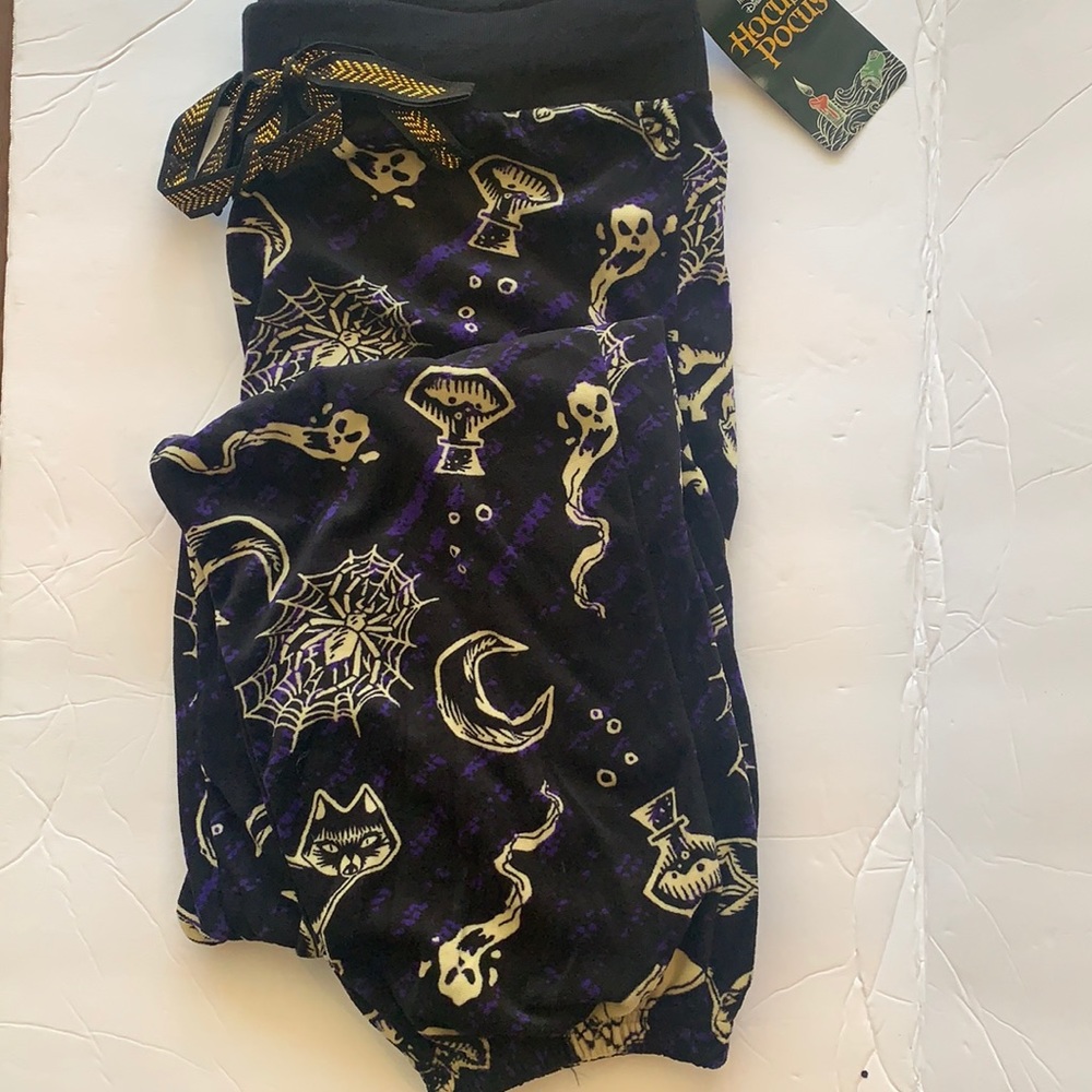 Hocus Pocus Halloween Women’s Pajama Pants.